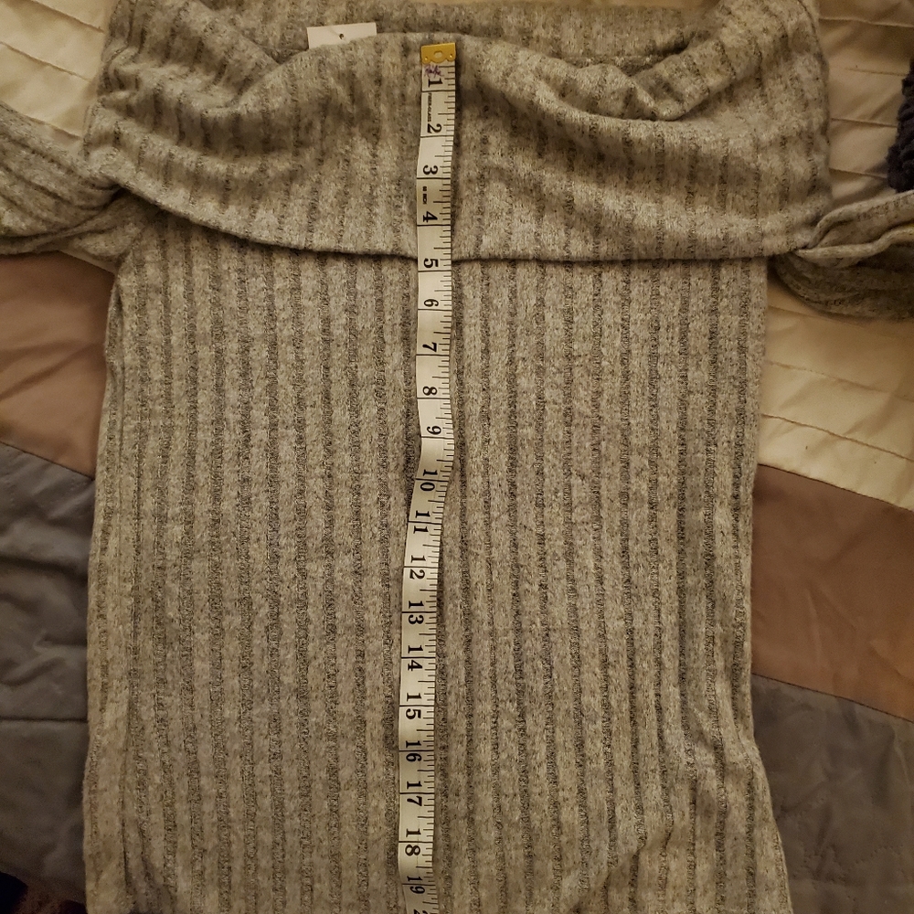 Grey (off shoulder) Top